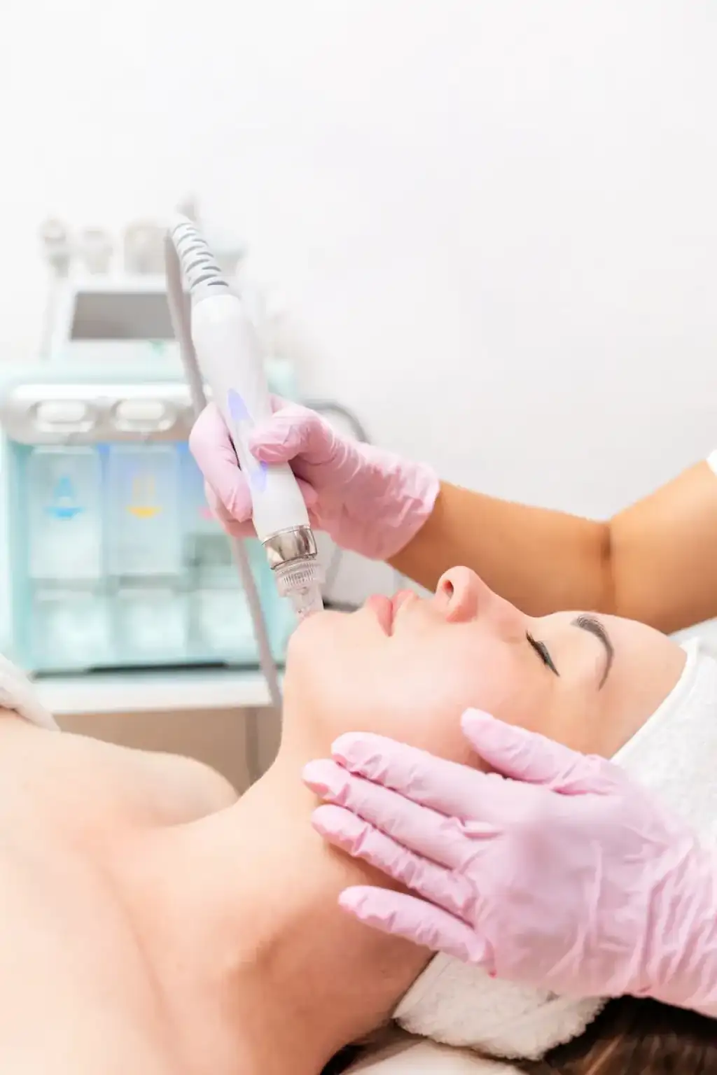 L'Hydradermabrasion : L'Art de Révéler une Peau Éclatante et Rafraîchie